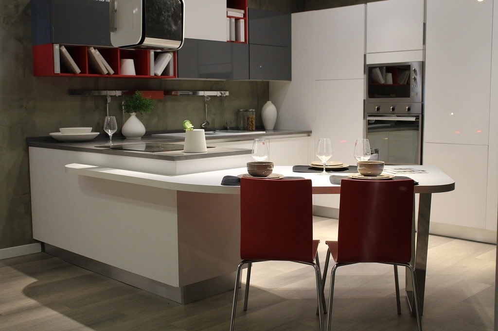 Optimiser les rangements dans une petite cuisine fermée